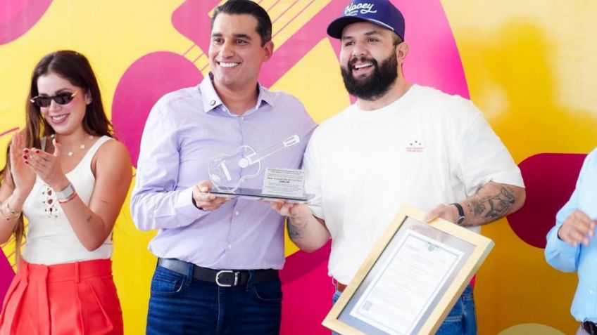 Reconocen a Carín León como exalumno destacado de la secundaria 4 en Hermosillo