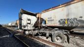 Foto ilustrativa de la nota titulada: Muere chofer de tráiler tras ser arrollado por el tren en Nuevo León; intentó ganar el paso
