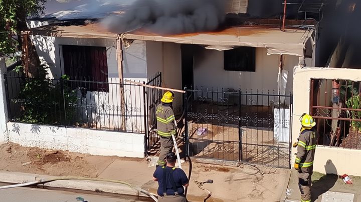 Con su bebé en brazos, mujer logra escapar de su casa en llamas al norte de Hermosillo