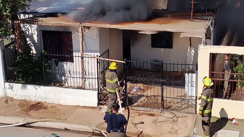 Con su bebé en brazos, mujer logra escapar de su casa en llamas al norte de Hermosillo