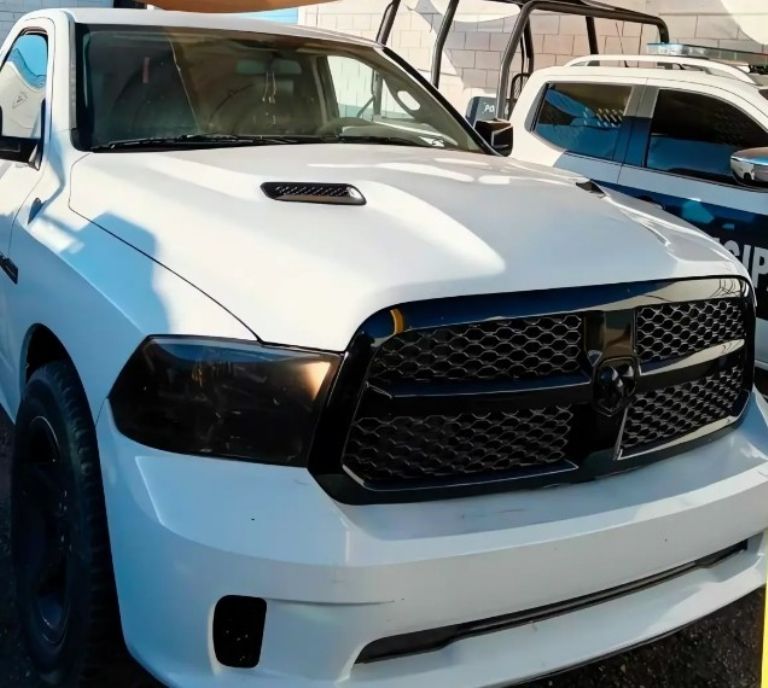 Trascendió que la camioneta contaba con reporte de robo vigente en el municipio de Caborca.