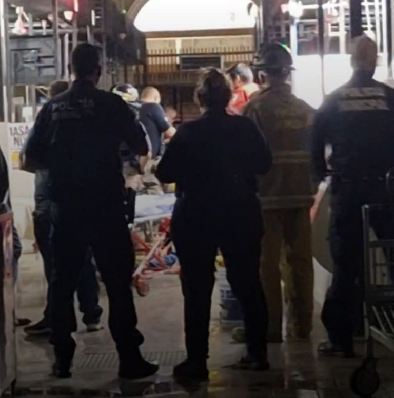 La víctima fue atendida en el suelo del mercado municipal