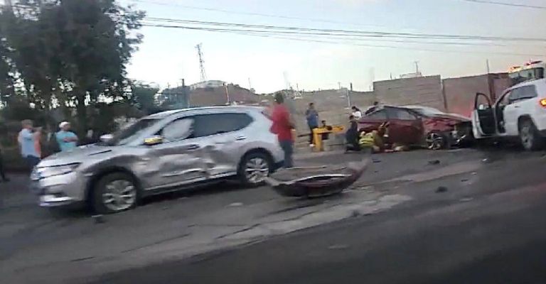 El choque múltiple ocurrió sobre la avenida Obregón.