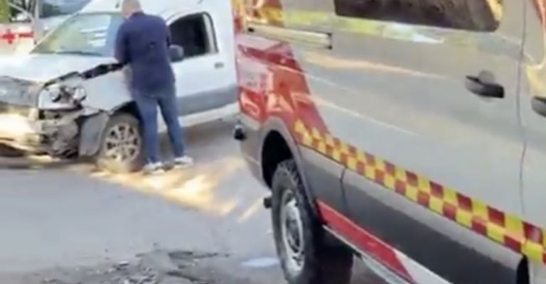 Auto particular choca contra ambulancia en Ciudad Obregón