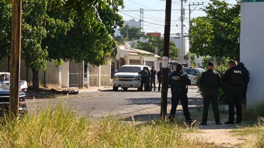 Hallan a persona asesinada envuelta en plástico y junto a narcomensaje al norte de Culiacán