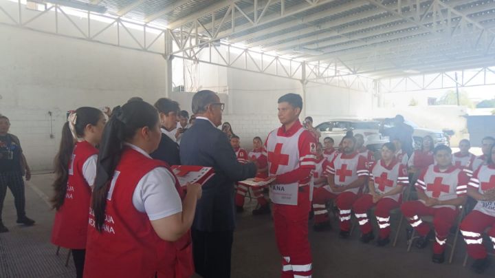 Reconocen a socorristas que participaron en rescate por el incendio de Waldo's en Hermosillo