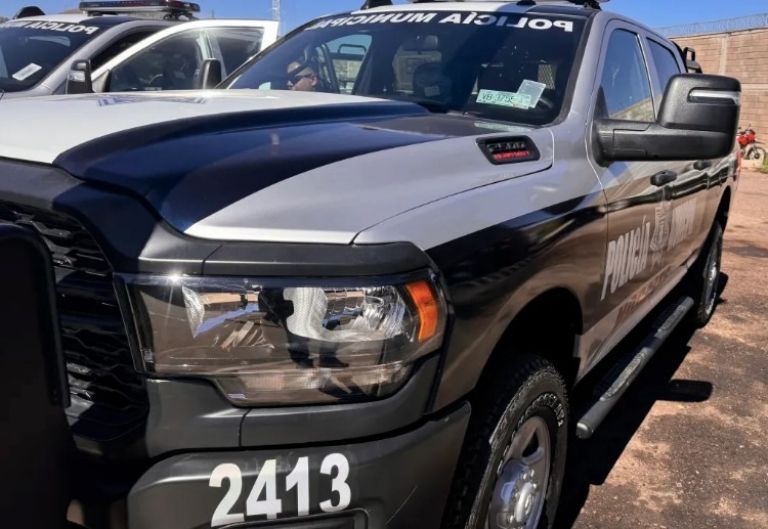 Elementos de la Policía Municipal de Nogales acudieron al hospital para realizar las primeras investigaciones del caso.