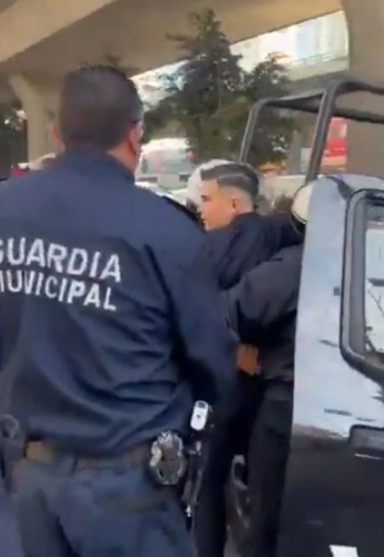 Cuando estaba siendo detenido 