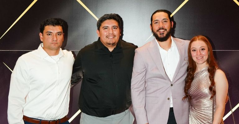 El mochiteco acudió a la premiación con su familia