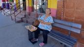 Foto ilustrativa de la nota titulada: Empalme: Con 80 años, doña María Luisa se ayuda de la venta de golosinas para salir adelante