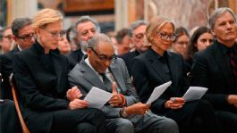 Foto que representa a "Están en peligro": Papa León XIV lamenta el declive del cine durante reunión con figuras de Hollywood