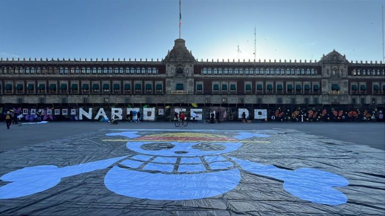 Instalan bandera gigante en el Zócalo CDMX. Foto: Internet