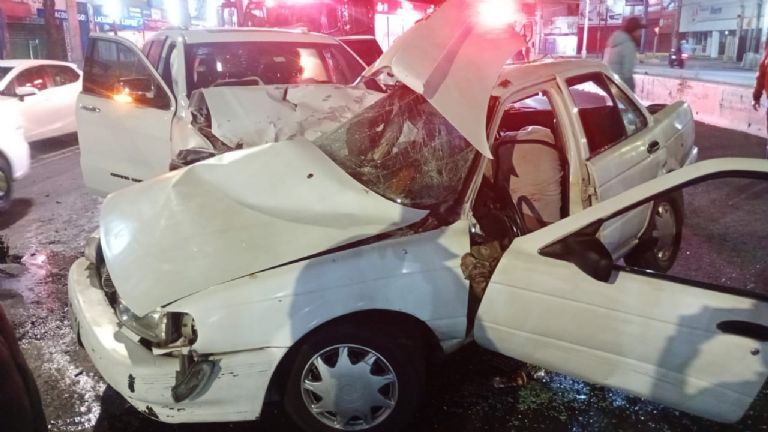 Así quedó el auto tras el fatal accidente en CDMX. Foto: Facebook