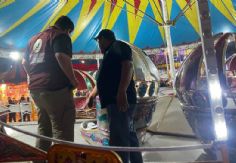 Foto ilustrativa de nota VIDEO: Juego mecánico se descarrila en feria de Yucatán; Protección Civil lo suspende