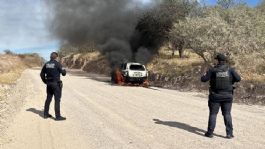 Foto que representa a Abandonan vehículo en llamas al norte de Sonora; investigan posible agresión a tripulantes