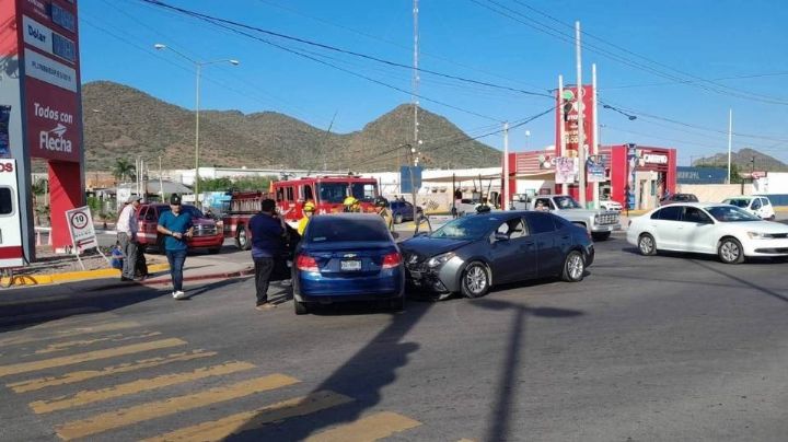 Se registra accidente múltiple en un crucero de Guaymas; reportan a dos mujeres lesionadas