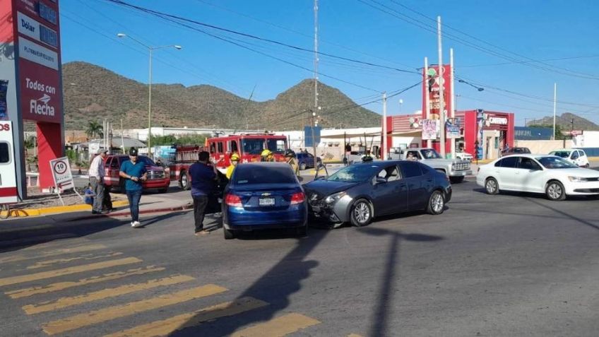 Se registra accidente múltiple en un crucero de Guaymas; reportan a dos mujeres lesionadas
