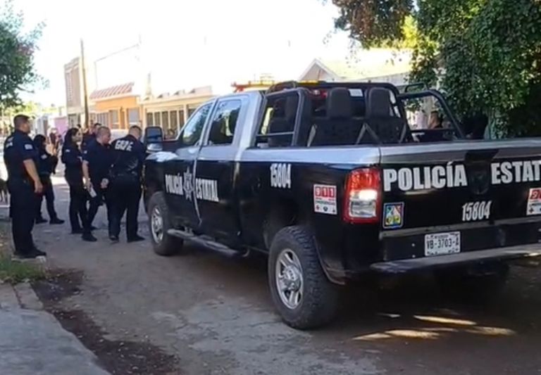 Los oficiales encontraron diversos evidencias balísticas sobre la calle