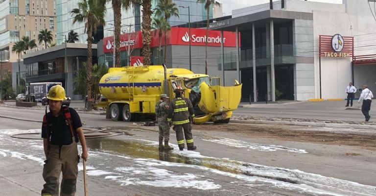 Conductor de pipa provoca intensa persecución y choques en Hermosillo