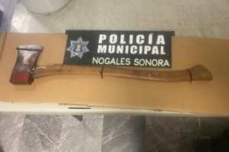 El hacha que el detenido utilizó para amedrentar a la víctima