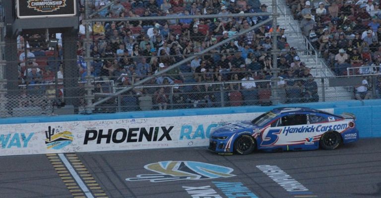 El piloto del carro número 5 se alzó con el título