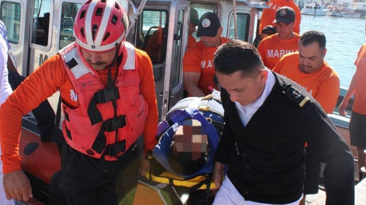 Tras 5 días en altamar, rescatan a tres pescadores naufragados frente a costas de Sonora