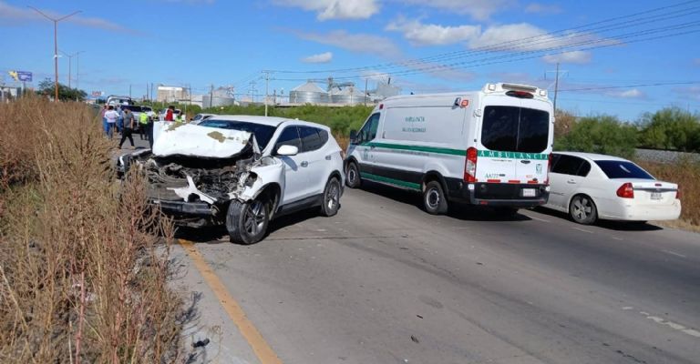 Se registra accidente automovilístico sobre la Carretera Federal México 15.
