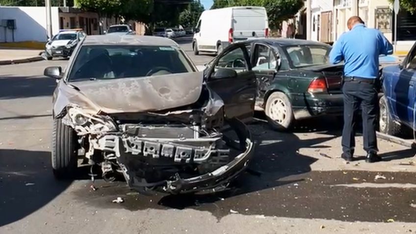 Accidente en Ciudad Obregón: Choque en la colonia Hidalgo deja tres vehículos afectados