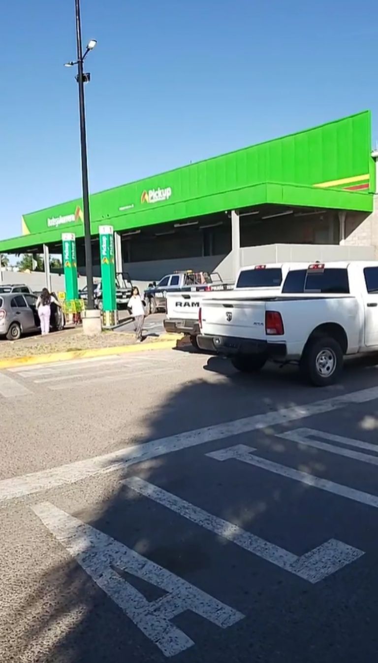 Pánico por 'levantón' en supermercado de Ciudad Obregón; tres vehículos participaron en los hechos