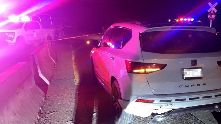 Los presuntos delincuentes se impactaron contra otro vehículo