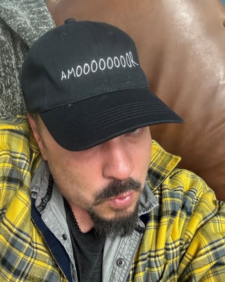 Pepe Aguilar presume la merch de su hija Ángela