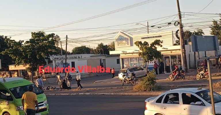 Una pareja que se movilizaba a bordo de una motocicleta resultó lesionada tras ser embestida por un taxi.