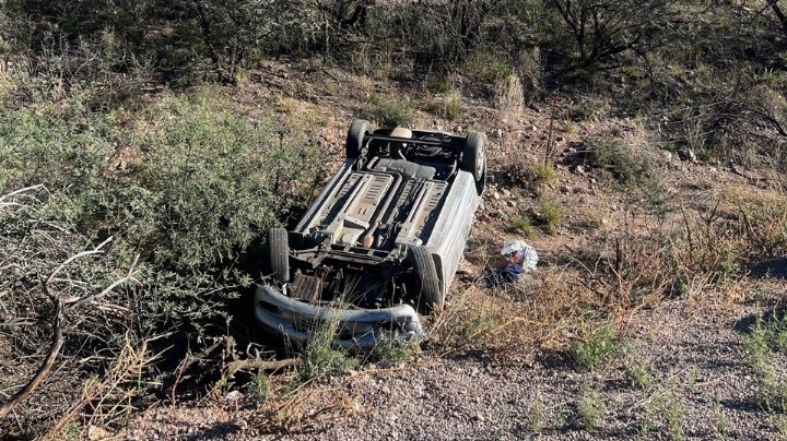 Persecución deja dos autos de migrantes volcados en frontera Arizona-Sonora; hay 13 detenidos