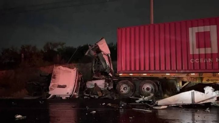 Reportan choque frontal entre dos tráileres en una carretera de Nuevo León; hay un muerto
