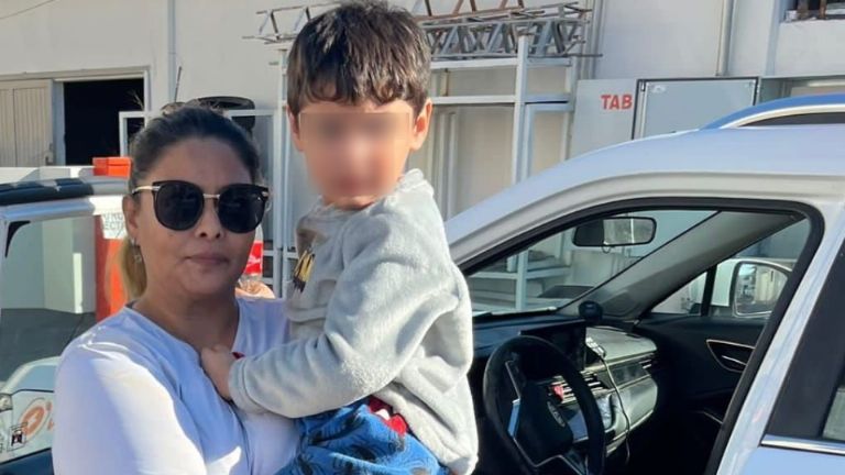 Ya apareció su madre 