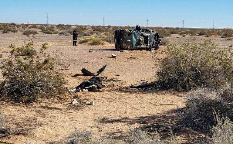 El vehículo volcó en una zona de monte
