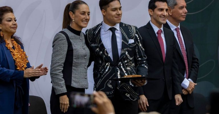 Osmar Olvera se tomó la foto con la presidenta