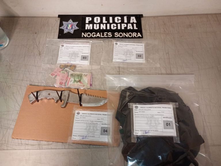 Los indicios asegurados por los policías municipales durante la detención.