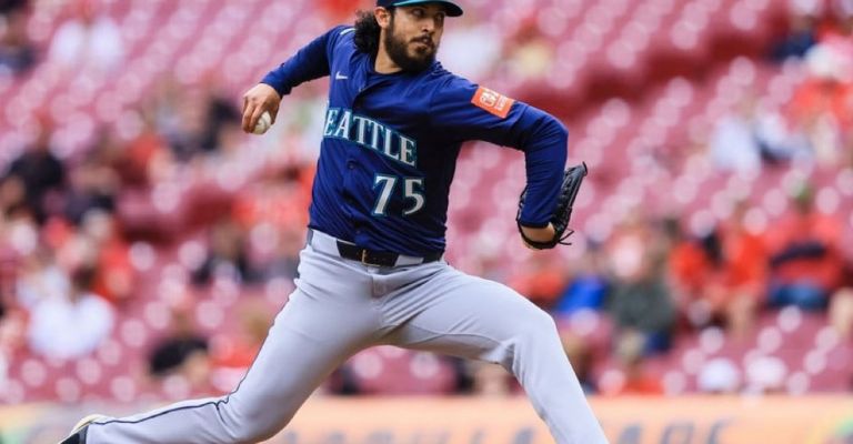 Muñoz seguirá con el club por al menos una campaña más