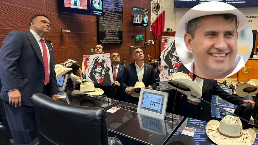 "Viva Carlos Manzo": Legisladores guardan un minuto de silencio y colocan sombreros con sangre por asesinato de alcalde