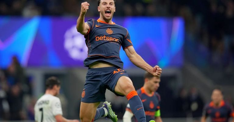 Carlos Augusto festeja el tanto de la victoria