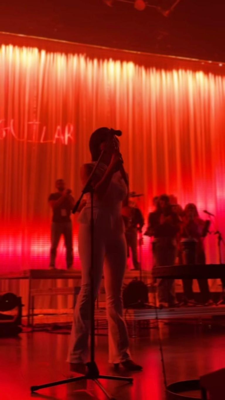 Ángela Aguilar inició su gira 