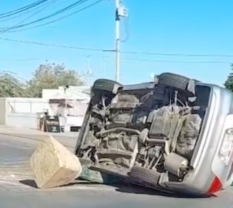 El vehículo terminó volcándose 