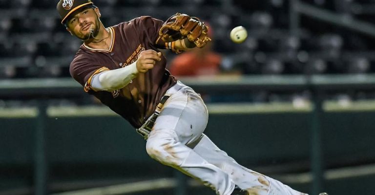 Hollis tiene la versatilidad de cubrir varias posiciones