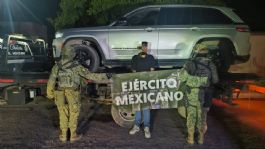 Foto que representa a Golpe al crimen en Sonora: Aseguran en Navojoa auto robado, armamento y equipo táctico; hay un detenido