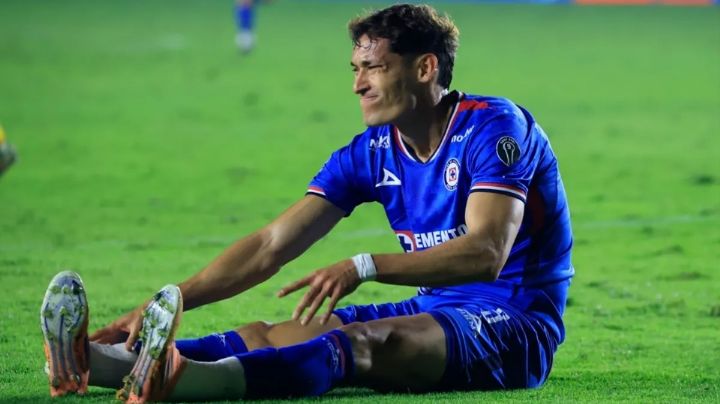 'Chiquete' Orozco visita el quirófano tras su lesión; será baja para el Cruz Azul por varios meses