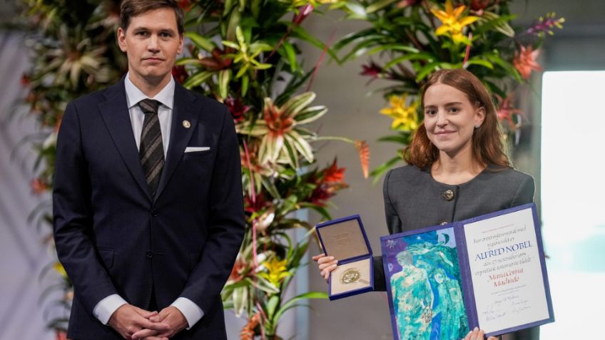 Hija de María Corina Machado recibe el Nobel de la Paz 2025, en representación de su madre
