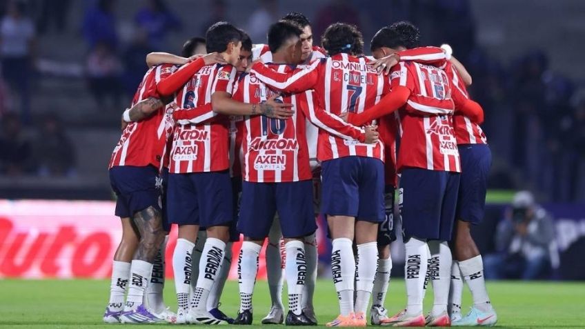Filtran nombres de tres futbolistas que podrían salir de Chivas previo al Torneo Clausura 2026