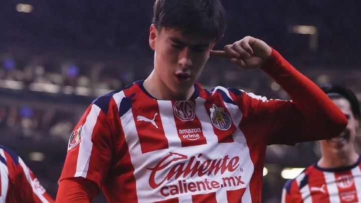 Con cláusulas millonarias, Chivas blinda a 'La Hormiga' González ante el interés de otros clubes