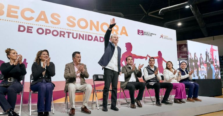Alfonso Durazo reconoce a atletas sonorenses con 540 becas; inversión es superior a los 16 mdp